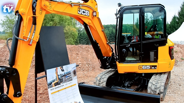 JCB představila novinářům z celé Evropy nové midirypadlo. Byli jsme u toho!
