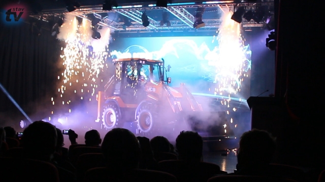 V sídle JCB v Rocesteru byl představen zbrusu nový stroj JCB 3 CX COMPACT