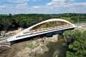 Pohled z dronu na téměř dokončený most