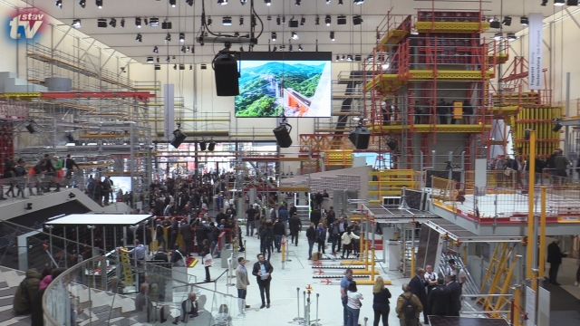 Aréna PERI na veletrhu Bauma 2019 nabídla živé ukázky montáže bednění a lešení