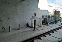 Obr. 1 – Mobilní rázový generátor 125 kV / 85 kA při měřeních na železobetonových konstrukcích v tunelu Ejpovice.