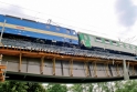 Průjezd vlaku po zpevněném kolejovém loži mostu
