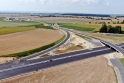 Výstavba úseku Časy – Ostrov na dálnici D35 se již blíží ke konci, zprovoznění je naplánované na závěr letošního roku.
