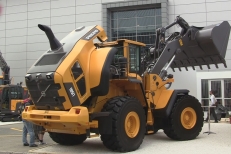 Kolový nakladač Volvo L150G si odnesl z MSV IBF v Brně zlatou medaili