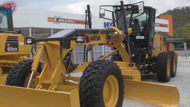 Komatsu představí na letošní výstavě Bauma poprvé v Evropě pásové rýpadlo PC 200-8 Hybrid