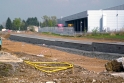 Obr. 4 – Budování zárubní zdi v km 1,750 vpravo trati ve směru staničení, archiv SUDOP BRNO, s. r. o.