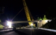 Chvilka poezie na D1? Eurovia osadila během noci 3 nosníky budoucího mostu. Podívejte se!
