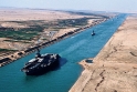 Americká letadlová loď USS AMERICA proplouvá Suezským průplavem