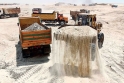 Stovky buldozerů,nákladních aut a na 7 500 dělníků zahájilo 5. srpna 2014 výkop nového Suezského průplavu