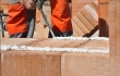Zimní malty a zdicí pěna HELUZ prodlužují stavební sezonu