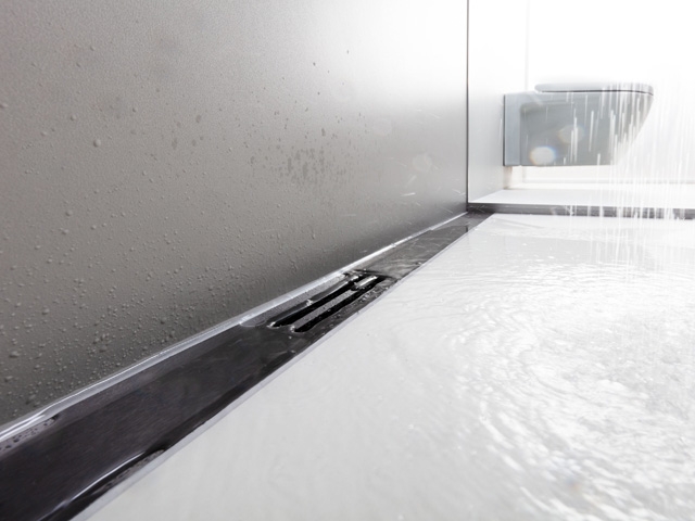 Sprchové žlábky Advantix Cleviva nabízí špičkový koupelnový design a současně vysoce variabilní použití. (Foto: Viega)