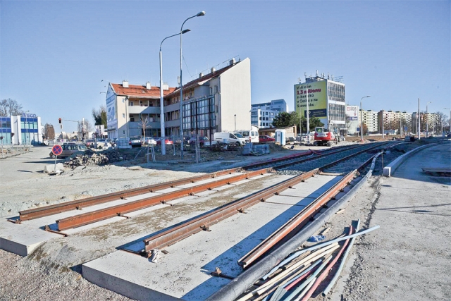 V současné době se práce přesunuly na ulice Plotní a Zvonařka. V obou ulicích se aktuálně ukládá vedení kanalizace a dalších inženýrských sítí. 