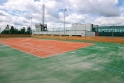 Sportovní areál, jehož centrem je hřiště pro házenou s umělým povrchem, kolem nějž obíhá lehkoatletický tartanový ovál.