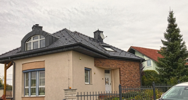 Střecha na rodinném domě v Hlincové Hoře realizovaná firmou Střechy M&D z Kamenice nad Lipou
