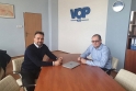Smlouvu mezi společnostmi FUTTEC a VOP CZ podepsali (zleva) Jiří Rušikvas (zakladatel společnosti FUTTEC) a Radovan Putna (ředitel podniku VOP CZ)