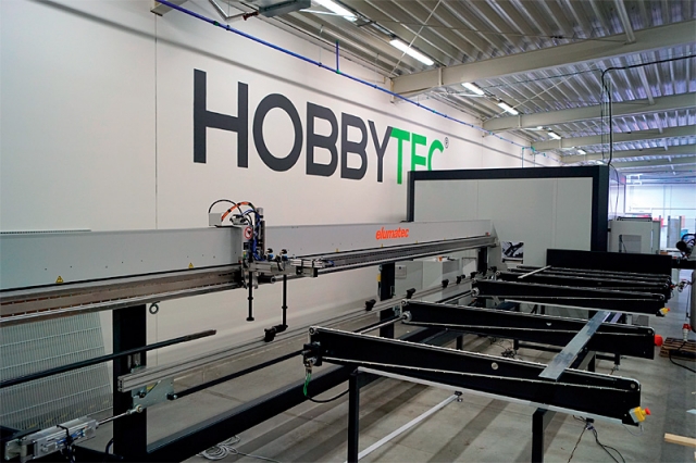 Hobbytec investuje do moderní výrobní linky od elumatecu na obrábění hliníkových profilů