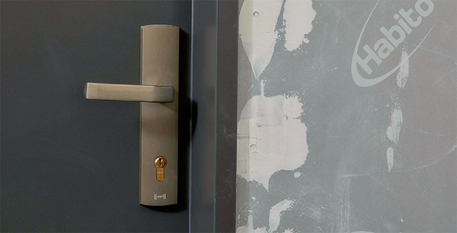 Konstrukce s pomocí příčky Habito® H včetně dveří – maximální bezpečnost vstupu do objektů