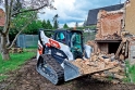 Rypadlo a nakladač Bobcat zvládly kompletní demolici domu ze 70. let za pouhé 2 dny