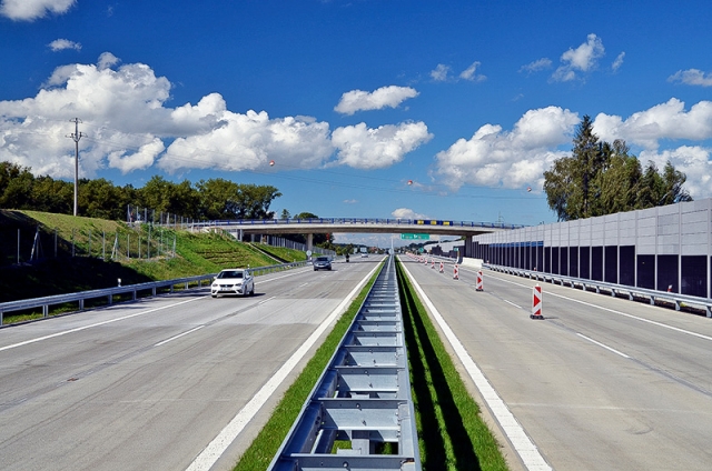 V polovině letošního roku byla zprovozněna první část obchvatu Frýdku-Místku na dálnici D48. Druhá část obchvatu se řidičům otevře koncem letošního roku.