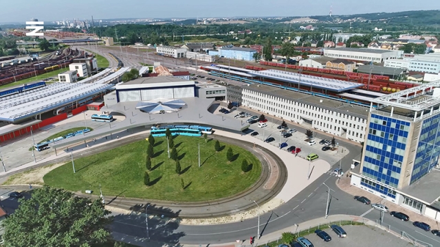 Ostrava hlavní nádraží – celkový pohled na přednádražní prostor
