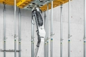 Doka představila například nový systém panelového stropního bednění Xdek. Součástí expozice byl i funkční protop montážního robota pro vysoké výšky Xbot. 