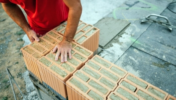 Stavební sezóna začíná – zajistěte si cihly včas a bez čekání za velmi výhodné ceny