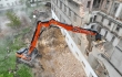 Demolice areálu bývalé Tesly v Lanškrouně pod taktovkou rypadla Develon DX380DM-7