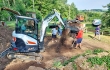 Minirypadlo Bobcat E27 jako hlavní pomocník při údržbě Domova Laguna Psáry