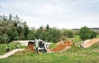 Zaměstnanci Doosan Bobcat pomáhají během komunitních dnů dobrovolnictvím v Dobříši i po...