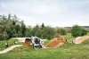 Zaměstnanci Doosan Bobcat pomáhají během komunitních dnů dobrovolnictvím v Dobříši i po...