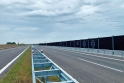 Obr. 4 – Dálnice D49 s protihlukovou stěnou (zdroj: PORR a.s.)