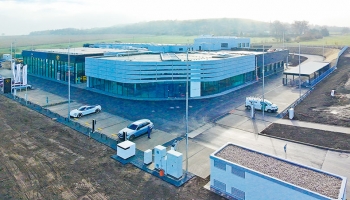 IMOS Brno postavila nové moderní Porsche centrum v obci Ořech