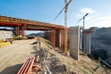 Podskružení VARIOKIT je důležitou součástí obsáhle řešeného návrhu bednění a lešení PERI 
u dálničního mostu přes Rio Sordo, dlouhého 412 m. (Foto: PERI GmbH)